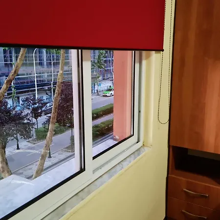 2v1 - 21 Dhjetori Am Lägenhet